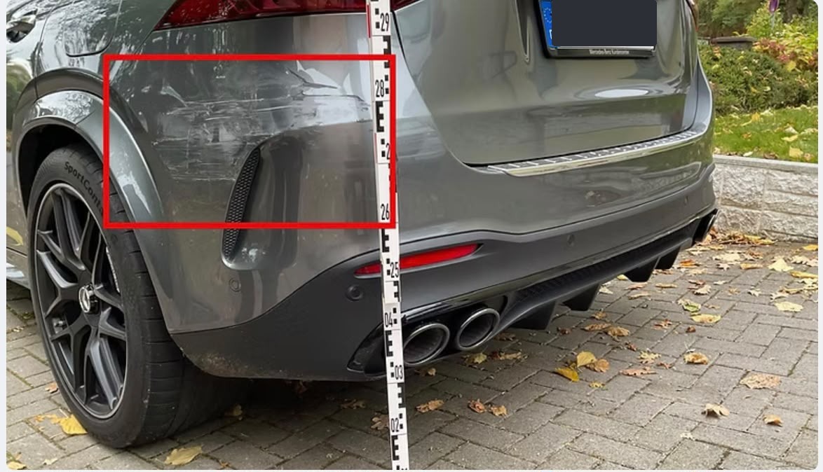 Vermessung eines Heckschadens an einem Fahrzeug im Rahmen einer Schadenbegutachtung